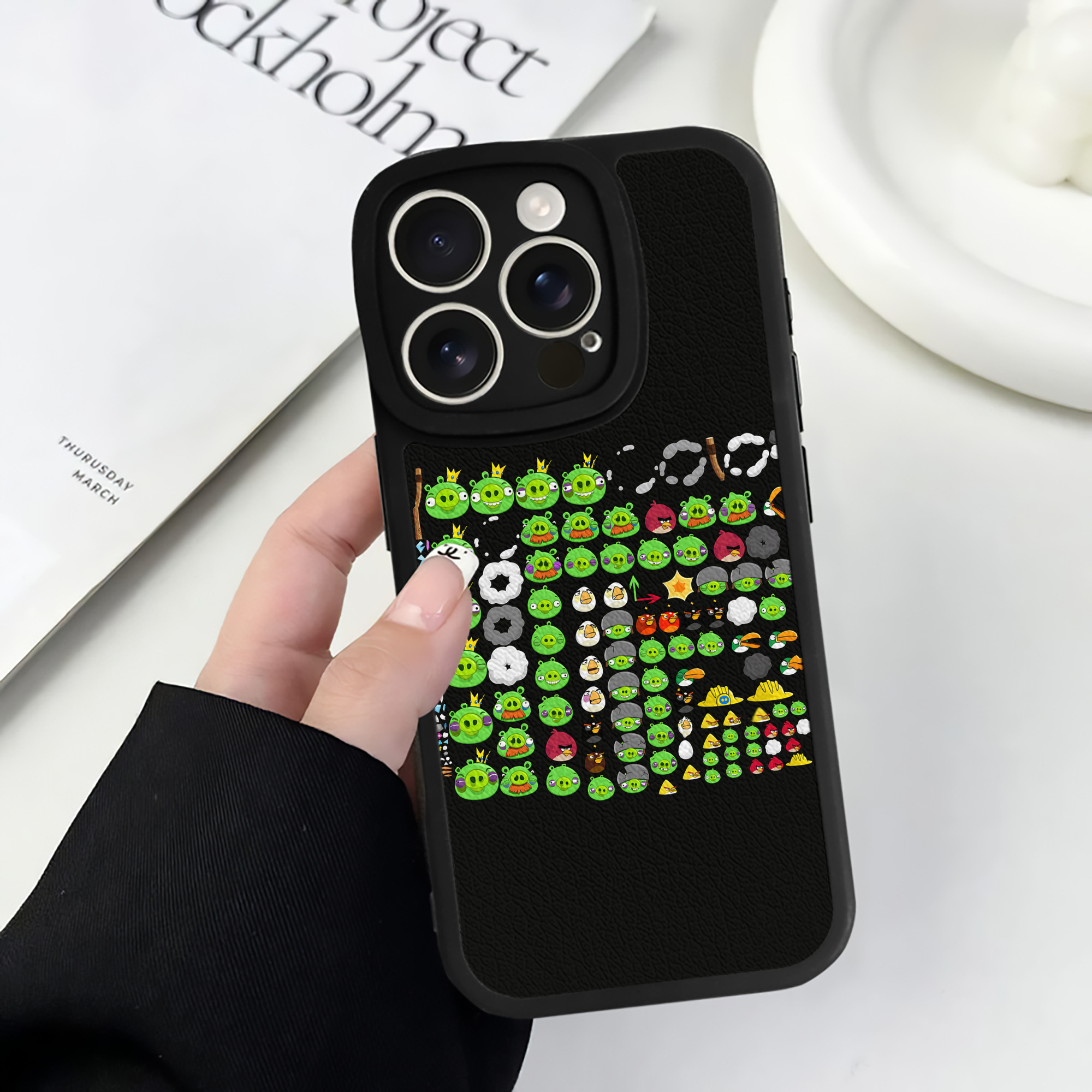（画像用） Angry Birds アングリーバード 【iPhone 16シリーズ対応】シリコンスマホケース（レザー調） 材質：シリコン
